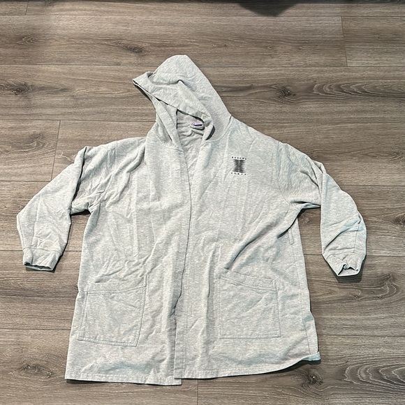 Used Women’s Savage Fenty Gray Robe. - Picture 3 of 5